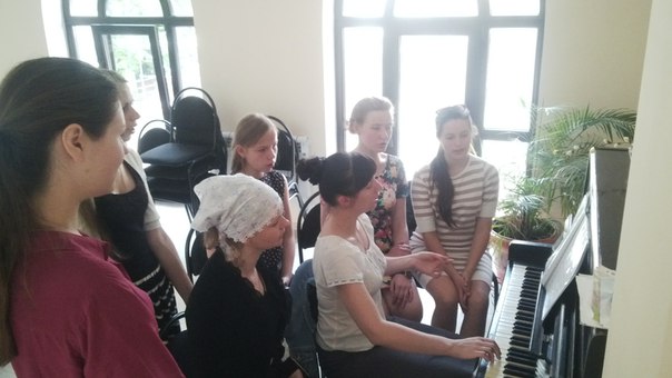 Занятия молодёжного хора при кафедральном Александро-Невском соборе